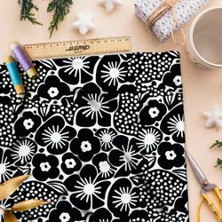 Ткань Ниагара Софт черно-белая цветочная иллюстрация