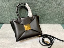Valentino One Stud Bag 18 cm