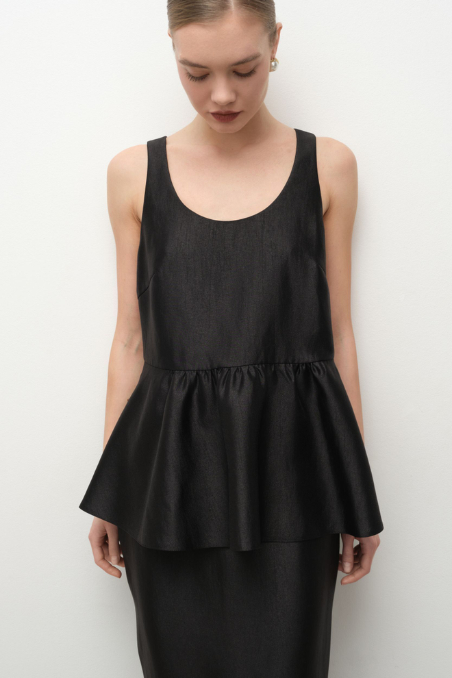 Топ с баской сияющий