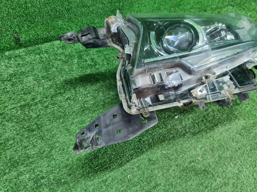 Битая Фара левая Toyota Land Cruiser Prado 150 (2017-н.в.) LED