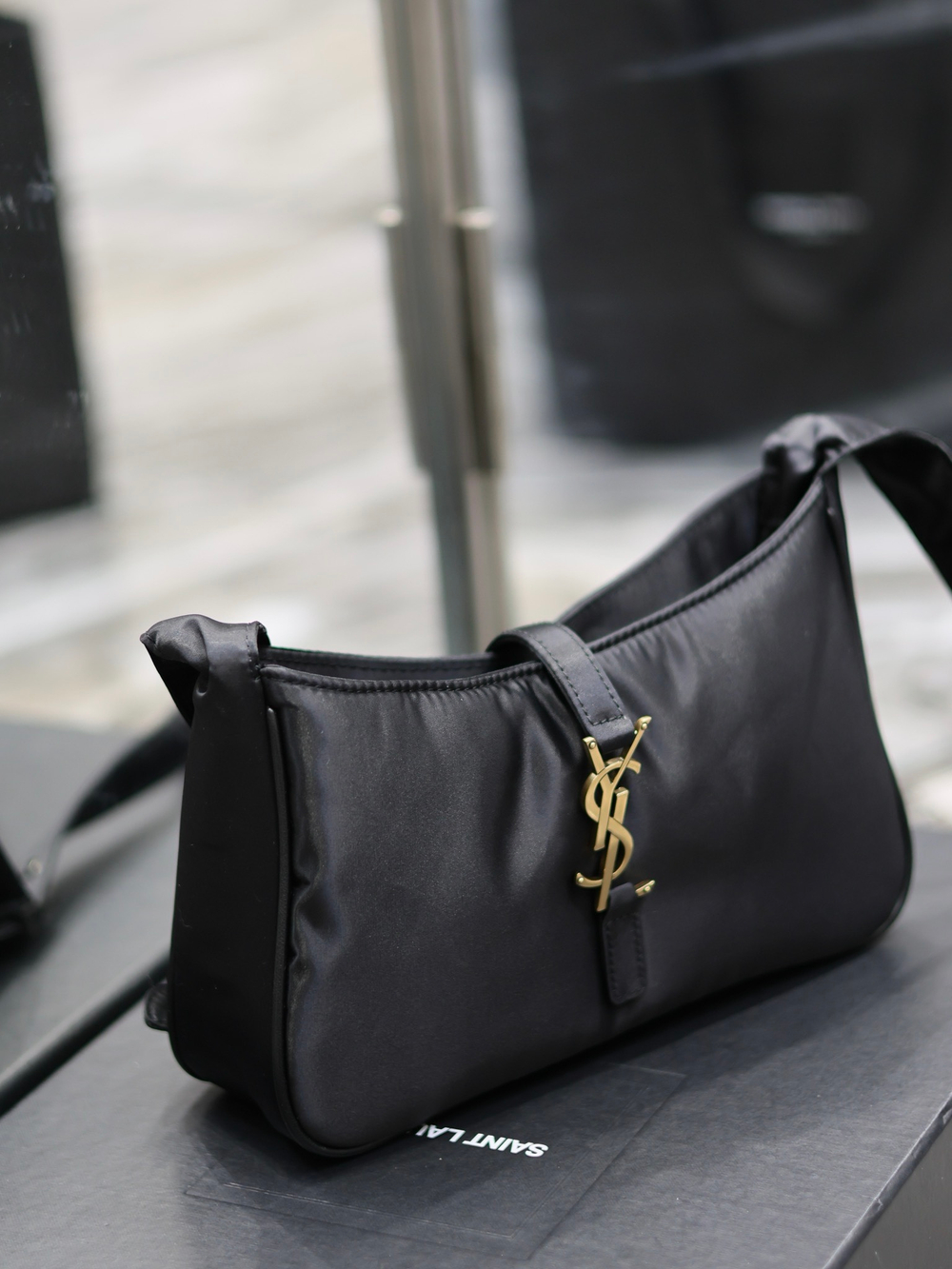 Saint Laurent Le 5 à 7 Hobo Bag