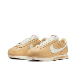 NIKE / Кроссовки женские