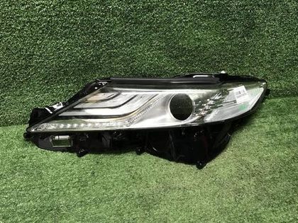 Стекло фары левое Toyota Camry xv70 (2017-2021)