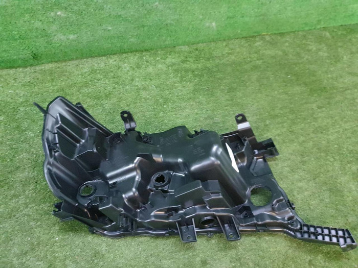 Корпус фары левый Toyota Land Cruiser 200 (2015-2021)