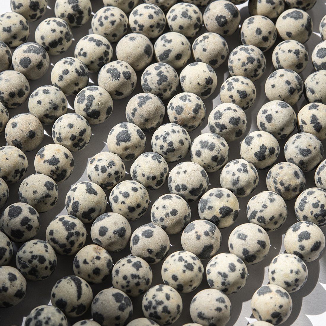 Аплит сатиновый натуральный (Яшма далматин), 8,6мм, шар