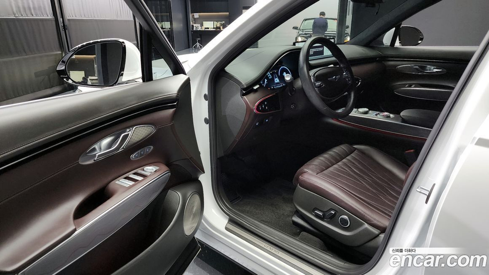 Genesis GV70 2.5T Бензин 2WD (07.2021)
