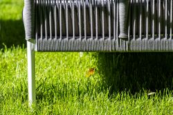 "Канны" диван 2-местный плетеный из роупа, каркас алюминий белый муар, роуп светло-серый круглый, ткань серая 017