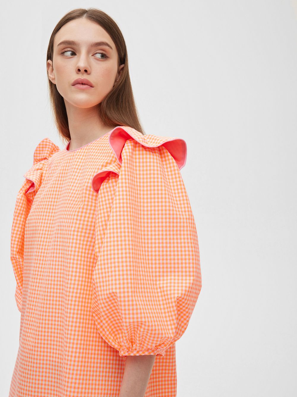 Платье с воланами в клетку кораллового цвета цвета