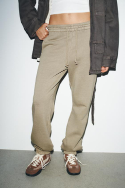 ZARA ДЖОГГЕРЫ ИЗ МЯГКОЙ ТКАНИ С ЭФФЕКТОМ ПОТЕРТОСТИ, КАМЕННЫЙ