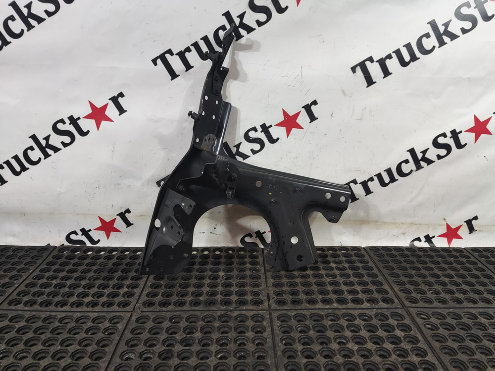 Кронштейн подножки правой 2020г.