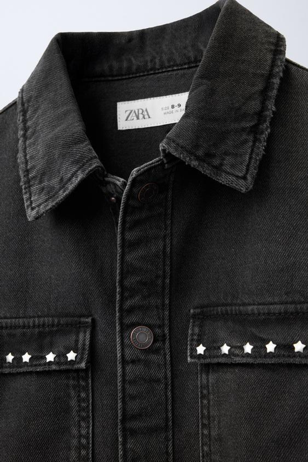ZARA ДЖИНСОВАЯ РУБАШКА С ЗАКЛЕПКАМИ «ЗВЕЗДЫ», СЕРЫЙ