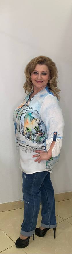 Тонкая рубашка-поло с оригинальным изображением