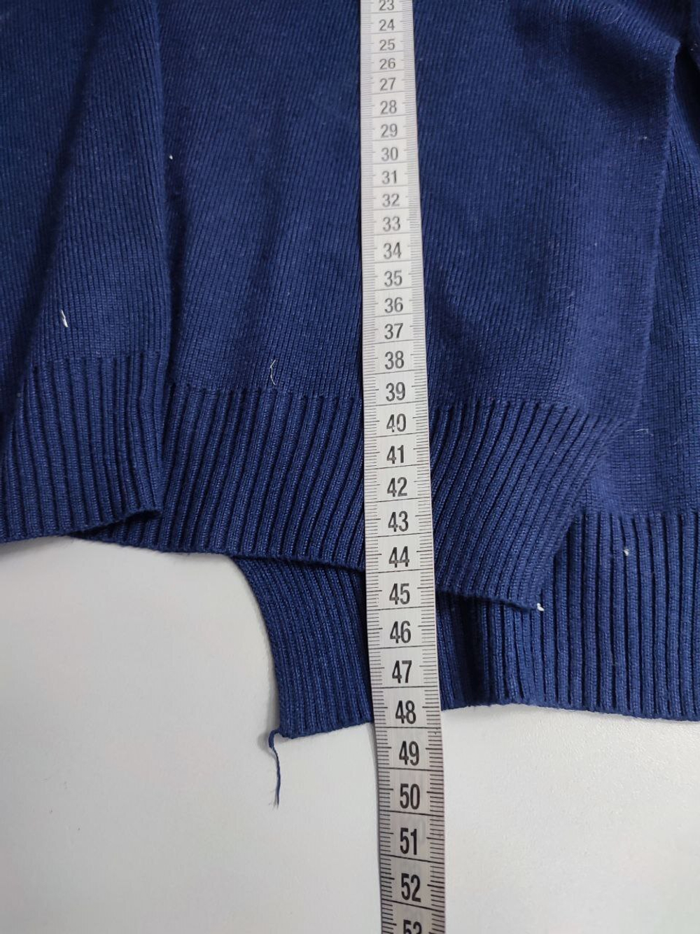 Джемпер с вырезом на спине 42 размер