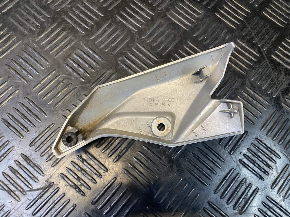 Пластик фары левый Suzuki GSR400 (GK7DA) 51815-44G0