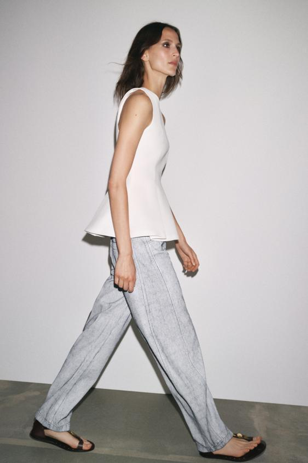 ZARA ЗАУЖЕННЫЕ ДЖИНСЫ С ПОКРЫТИЕМ И СРЕДНЕЙ ПОСАДКОЙ — ZW COLLECTION, СИНИЙ