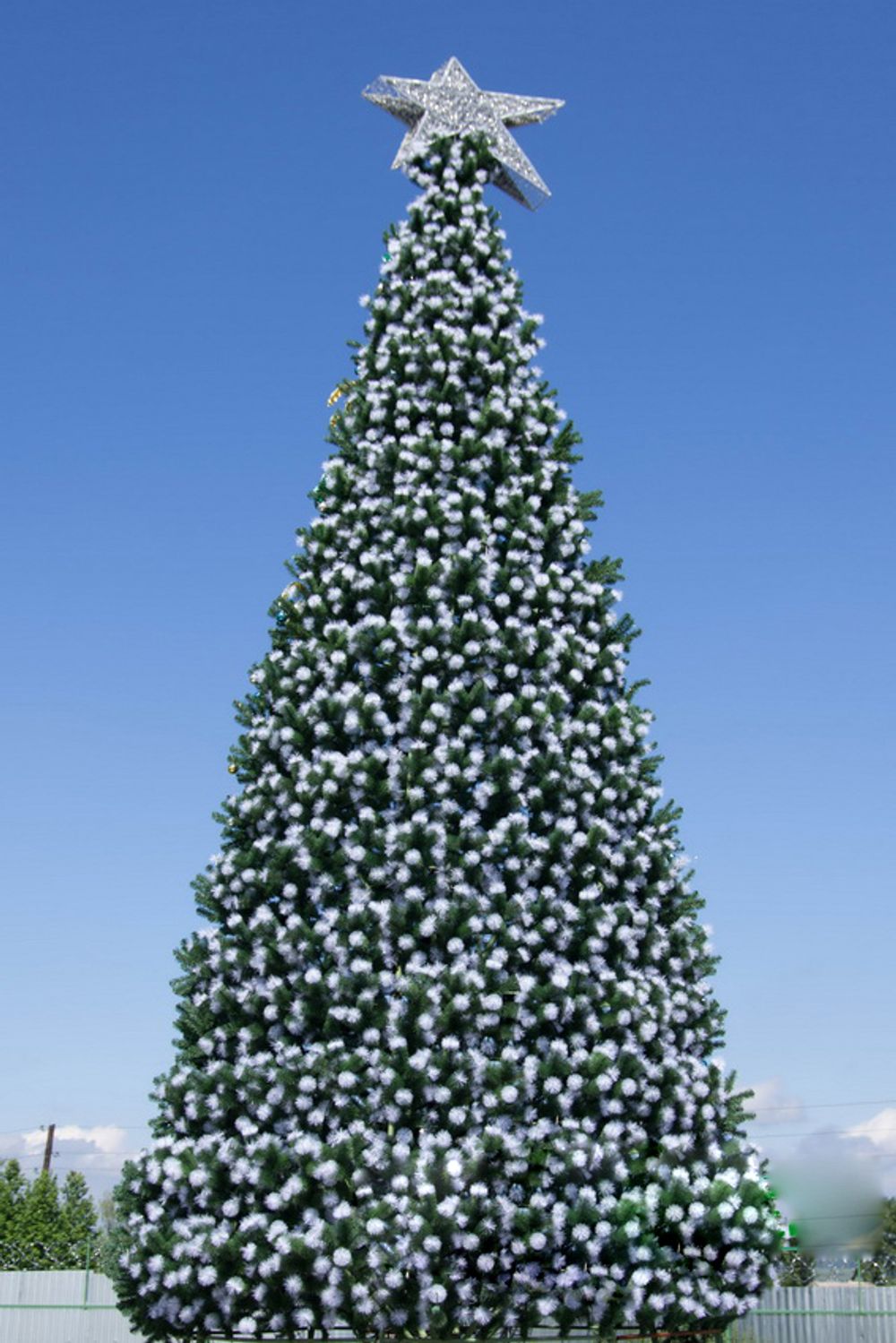 Уличная елка каркасная "Уральская сосна" (бело-зеленая леска) 16 м