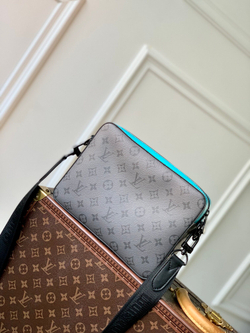 Louis Vuitton Trio Messenger