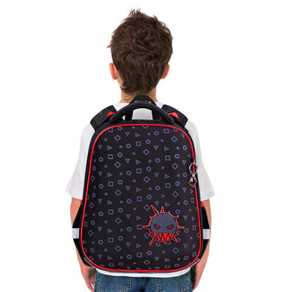 Ранец BRAUBERG LUMINOUS, 2 отделения, с брелоком, "Danger", СВЕТЯЩИЙСЯ РИСУНОК, 38х29х16 см, 272069