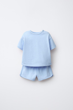 ZARA КОМПЛЕКТ ИЗ ФУТБОЛКИ И ШОРТОВ-БЕРМУДОВ ИЗ ПРЯЖИ ФЛАМЕ, ГОЛУБОЙ