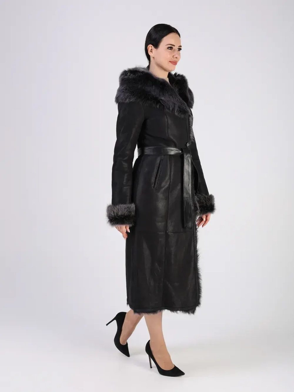 Дубленка зимняя натуральная с капюшоном длинная и теплая