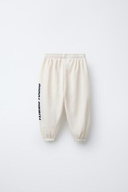 ZARA ДЖОГГЕРЫ С ПРИНТОМ, ЖЕЛТОВАТО-БЕЛЫЙ