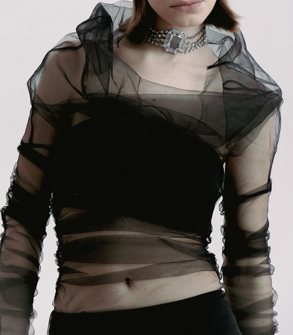 Колье-люкс, чокер, полосы цирконов, центральный прямоугольный камень