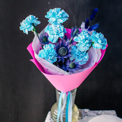 16. Оригинальный букет с эрингиумом и диантусами