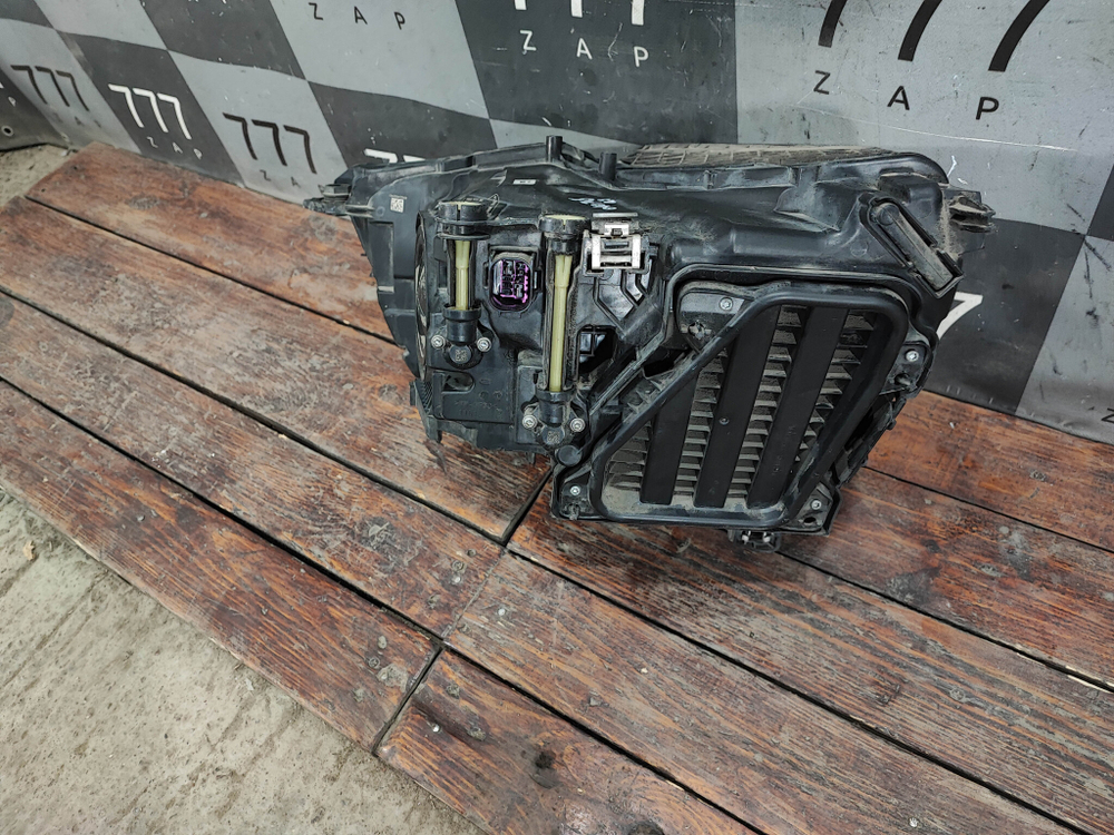 Фара правая LED Audi Q3 (F3) 18-нв Б/У Оригинал целая 83A941774