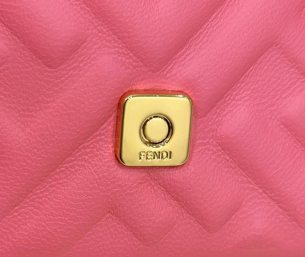 Fendi Nano Baguette 11 cm