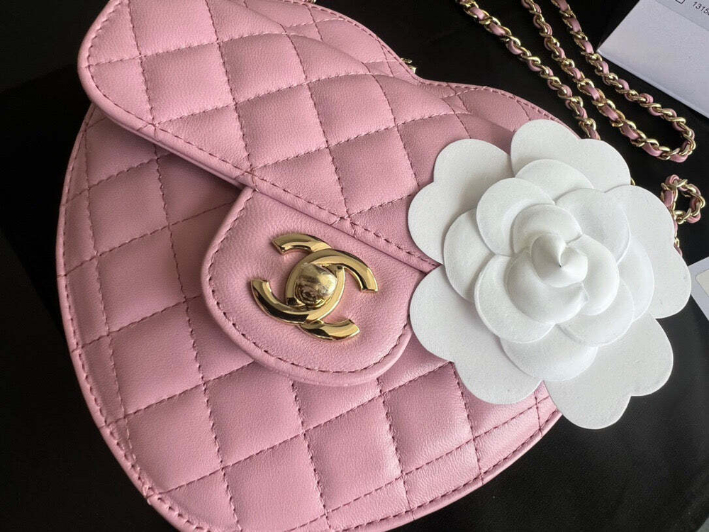 Chanel Heart Bag 18 cm