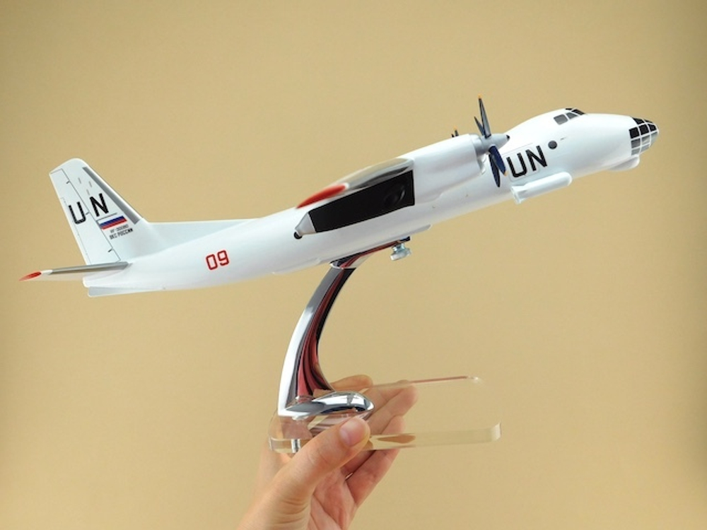 Модель самолета Ан-30 (М1:72, UN)