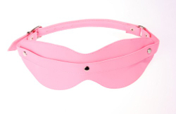 Розовая маска на глаза с клёпками