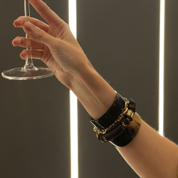 turtle horn bangle mini