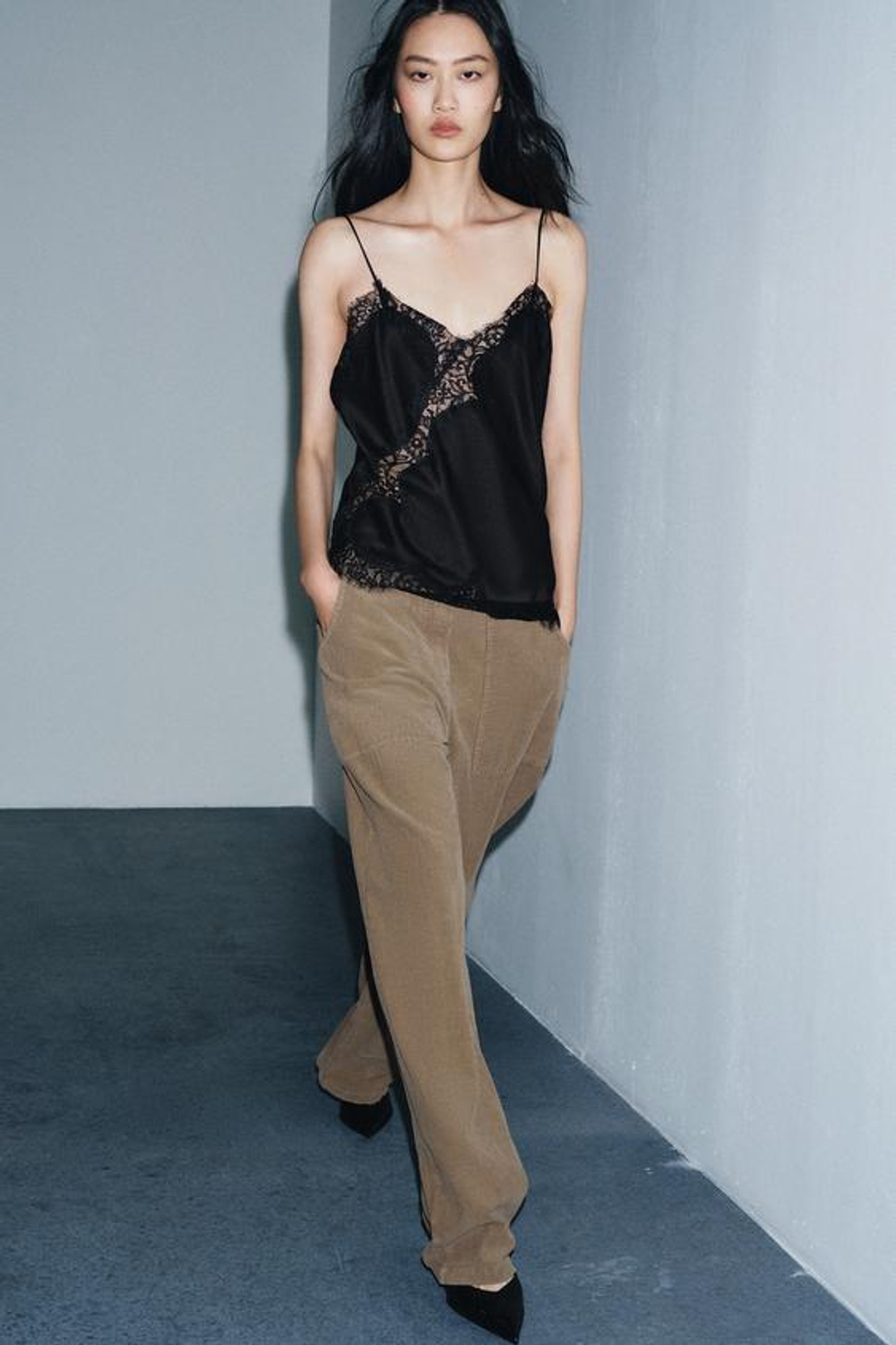 ZARA ВЕЛЬВЕТОВЫЕ БРЮКИ ПРЯМОГО КРОЯ С КАРМАНАМИ — ZW COLLECTION, СЕРО-КОРИЧНЕВЫЙ