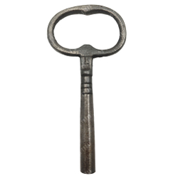 Каминные часы с боем, маятником и ключом. Бронза. Франция, 1840-е гг.