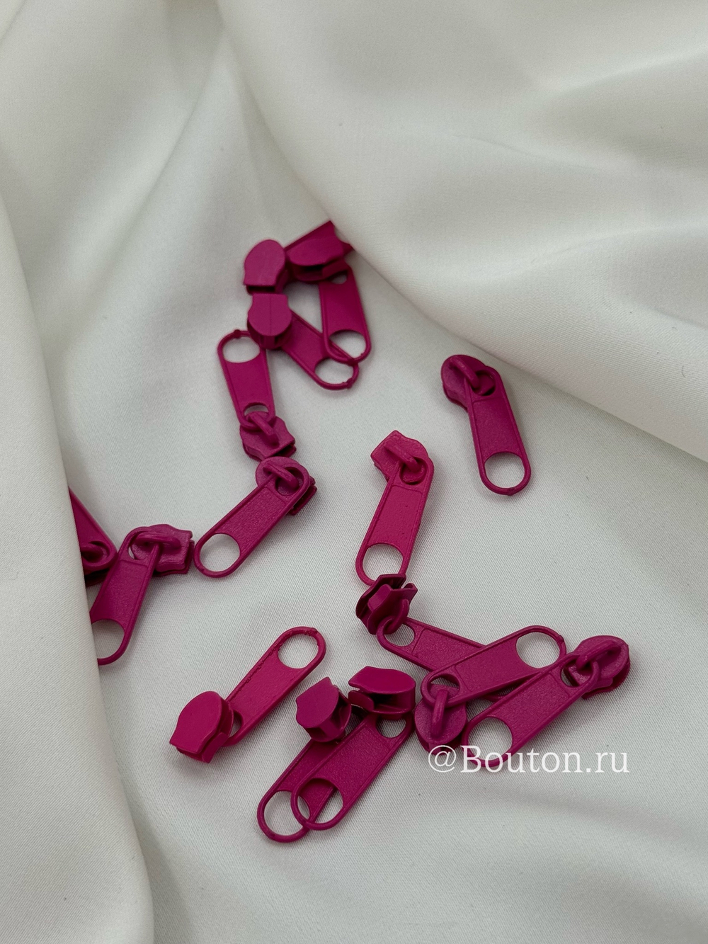 Собачка / бегунок для молнии фуксия 6,5 мм