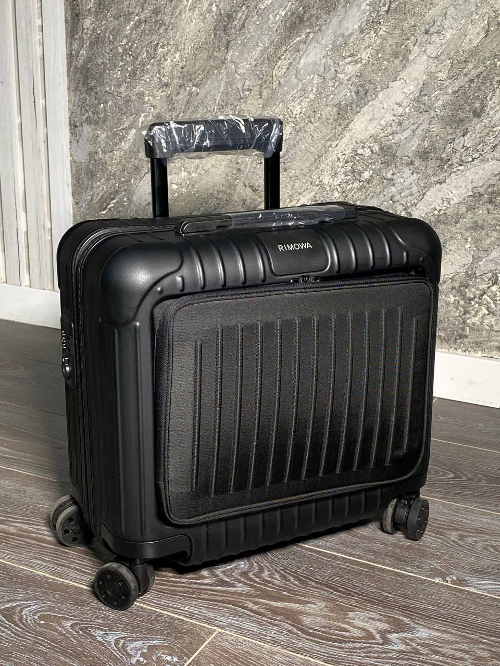 Чемодан Rimowa Essential Sleeve Compact