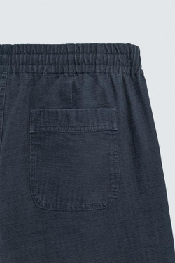 ZARA БРЮКИ RELAXED FIT В ЕЛОЧКУ, МОРСКОЙ СИНИЙ