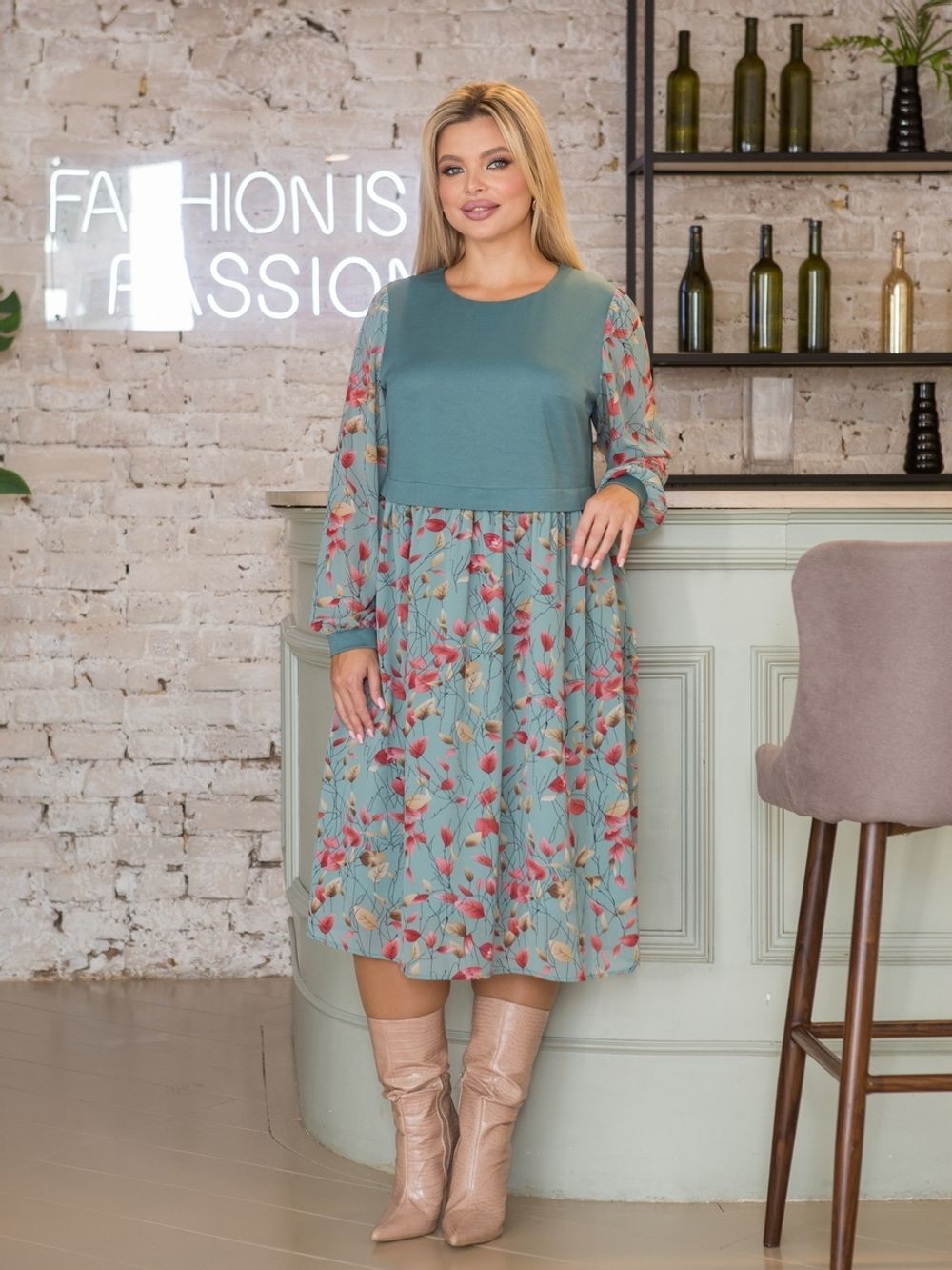 Платье 1369 изумрудный Novita (Акция)