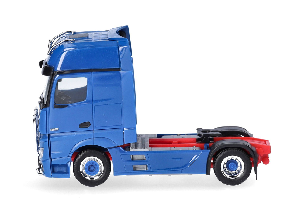 Тягач Mercedes-Benz Actros Gigaspace , 2-осный, с кронштейном для фонаря и защитой от ударов, синий