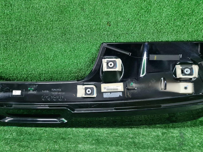 Спойлер крышки багажника Toyota Land Cruiser 300 (2021-н.в.)