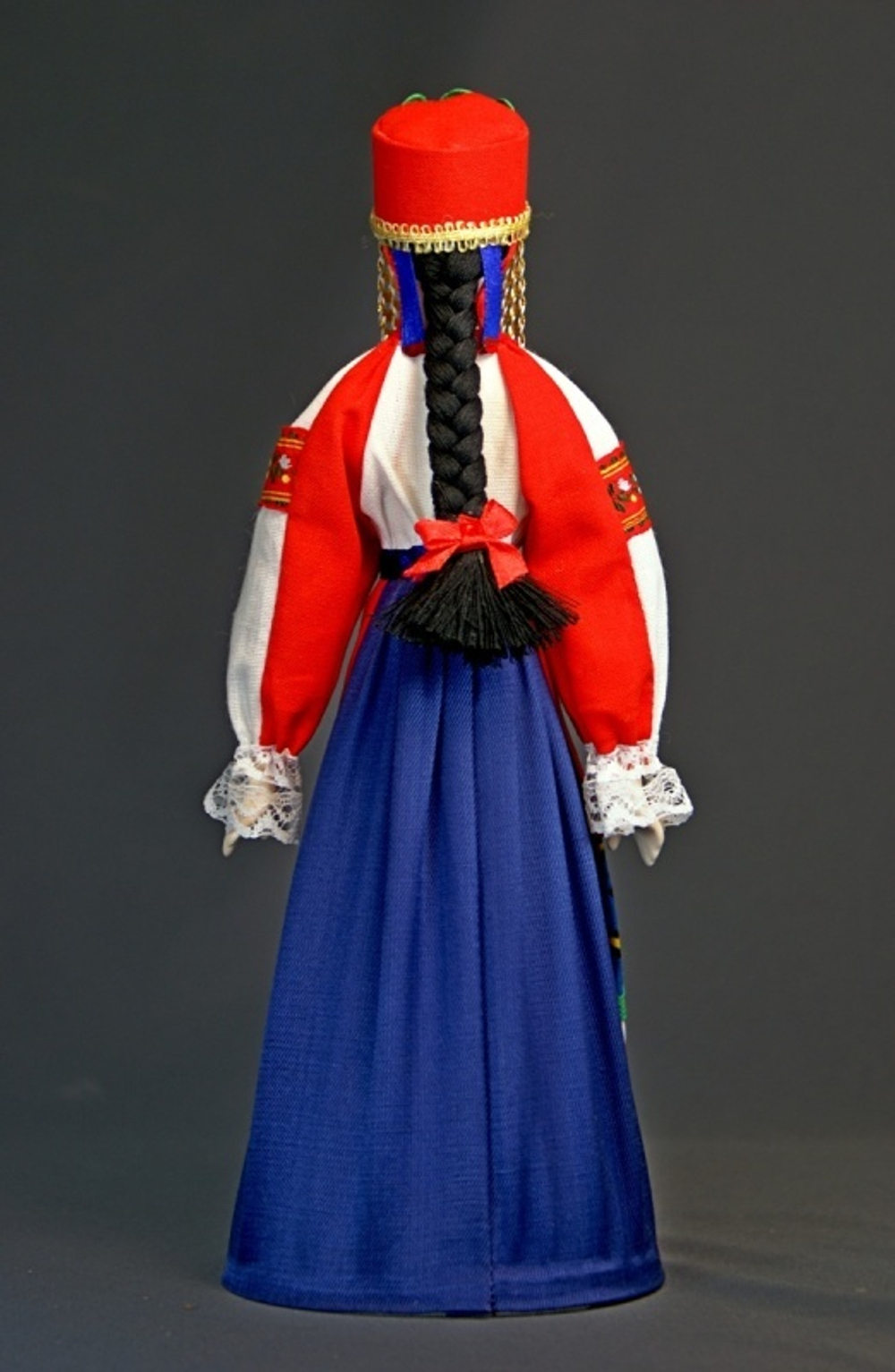 Кукла коллекционная Потешного промысла в традиционном девичьем праздничном костюме. Россия.