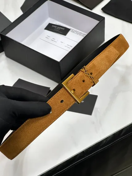 Ремень SAINT LAURENT из замши с пряжкой CASSANDRE