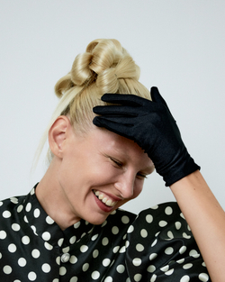 Перчатки из черного бифлекса короткие