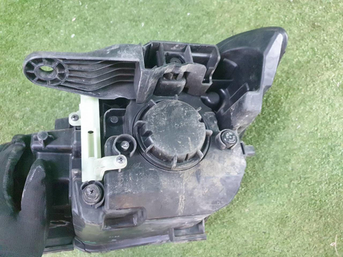 Битая Фара правая Genesis G70 (2017-2021) LED