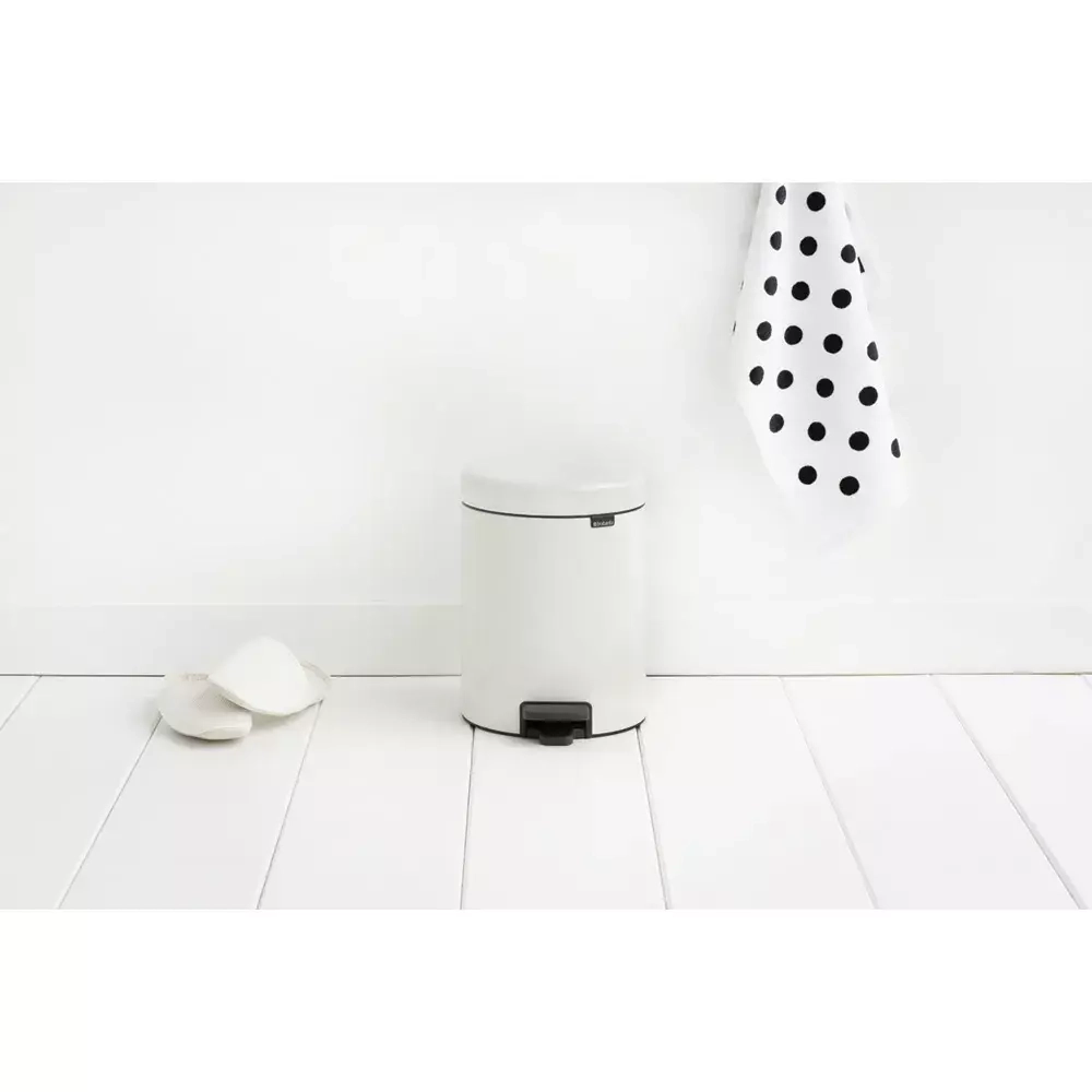 Brabantia - Контейнер для мусора NewIcon 5л белый / артикул   112065  / GTIN 8710755112065