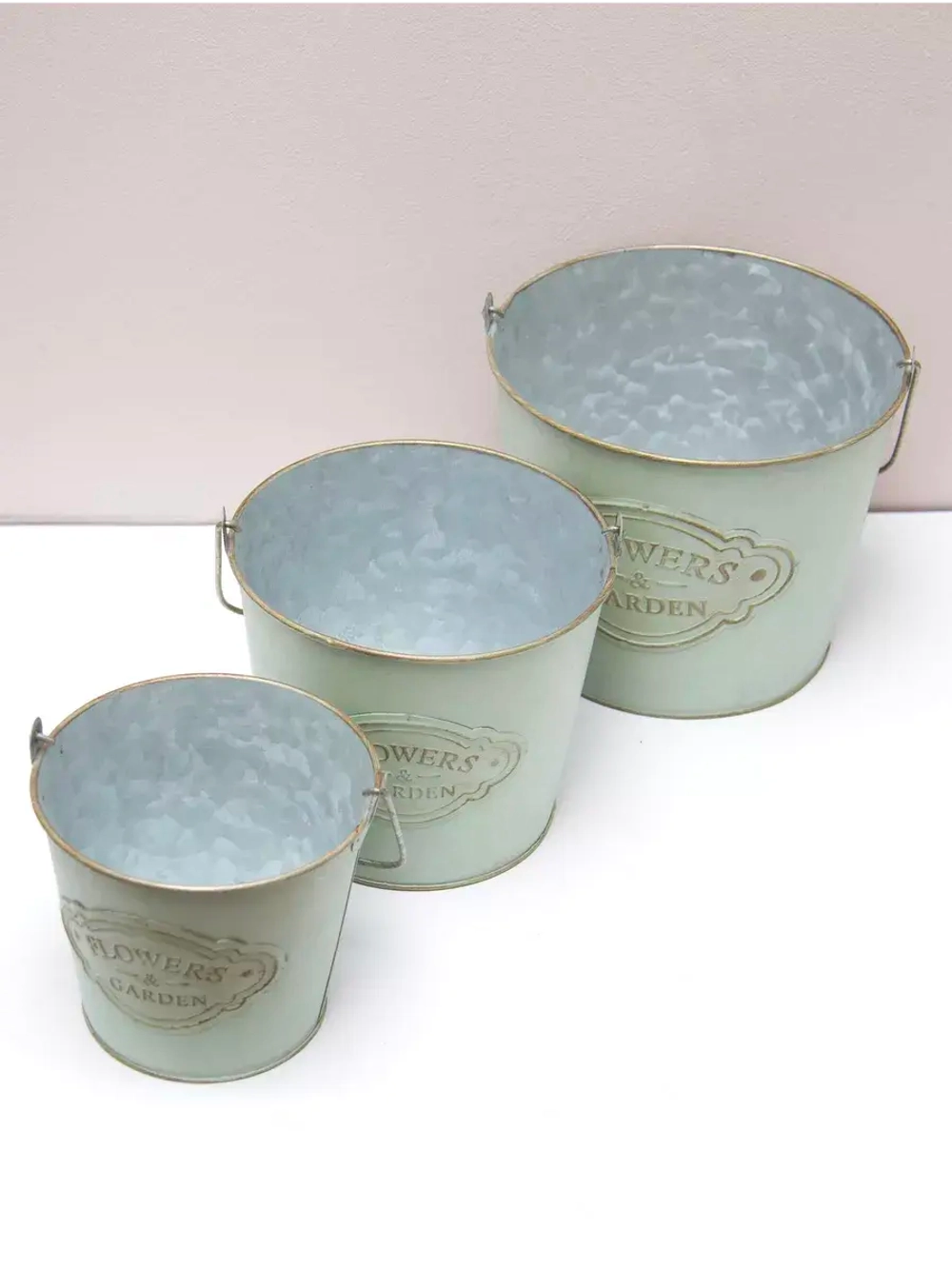 Винтажное металлическое кашпо с ручкой 26*16 см