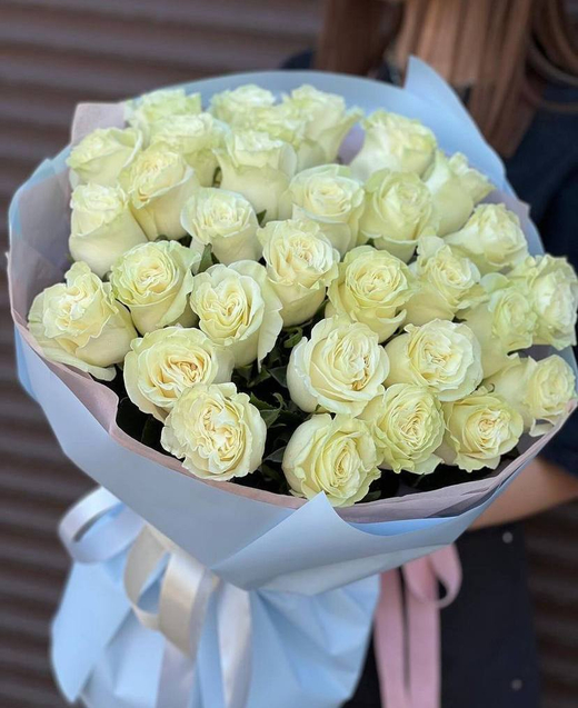 Букет из белых роз "White Whisper"