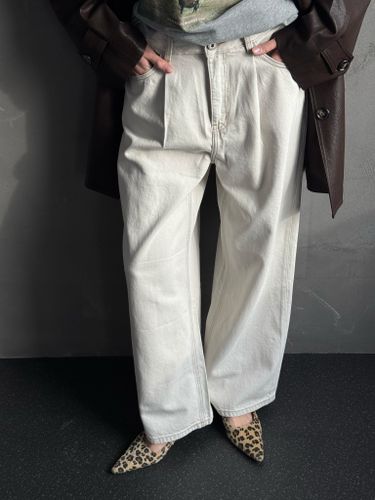 Широкие светло-серые джинсы с защипами