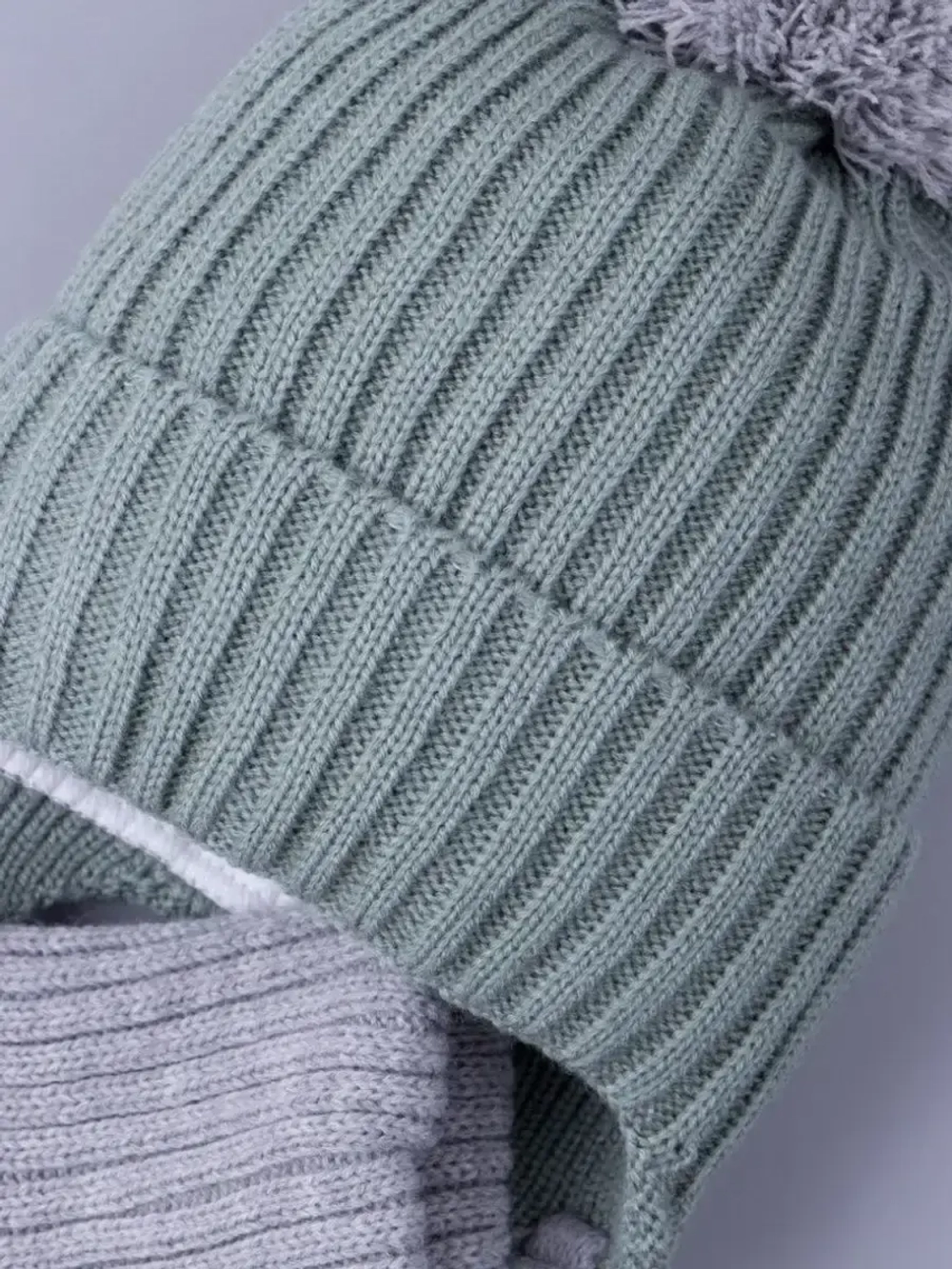 Шапка для мальчика осенняя вязаная и снуд